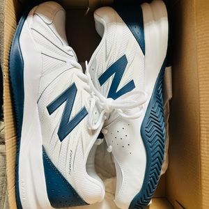 New Balance white & navy Tennis Shoes